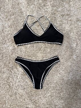 Black Triangle-Trim Bikini Set